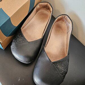 Xero Phoenix Leather - Women's Dressy Flat